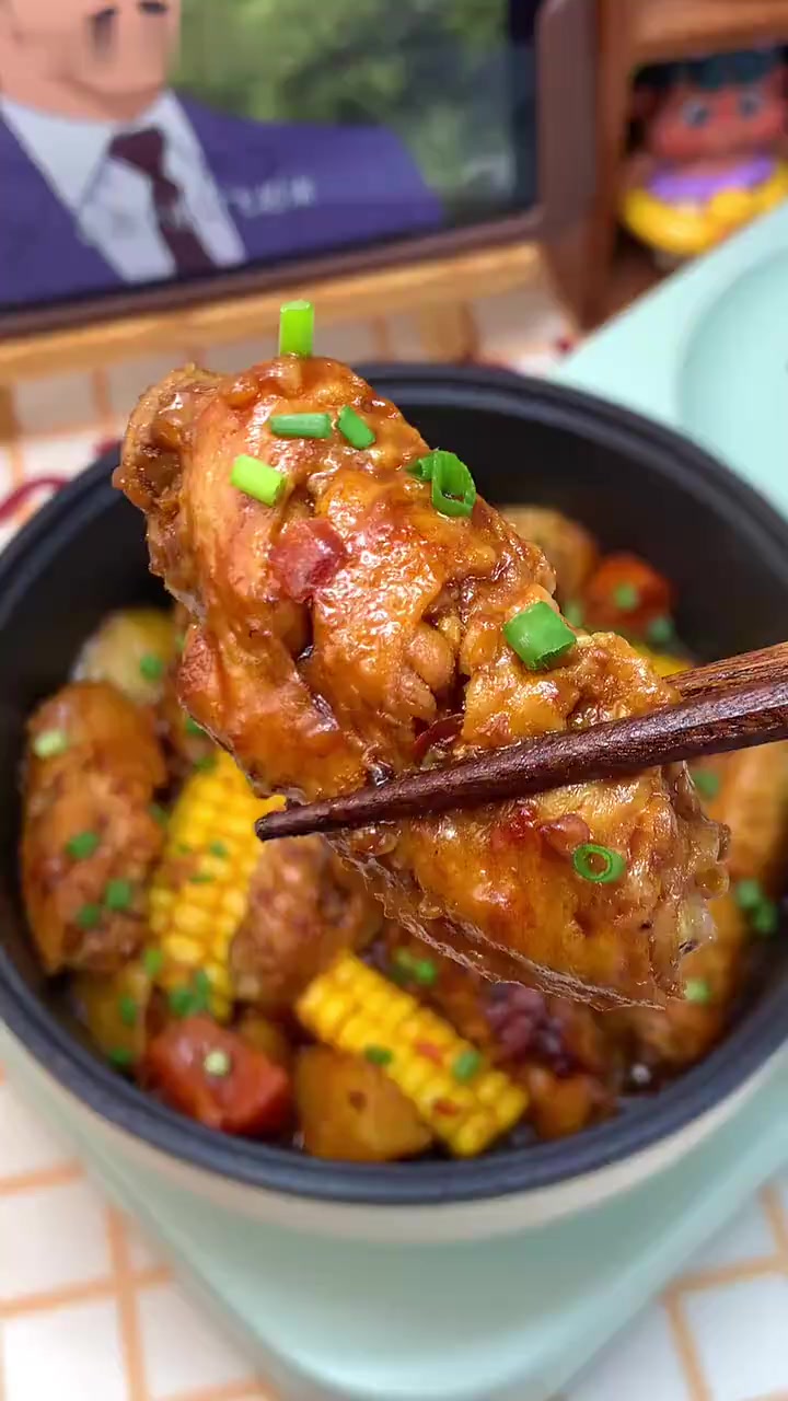 打工人下班如何速食?香辣玉米鸡翅煲