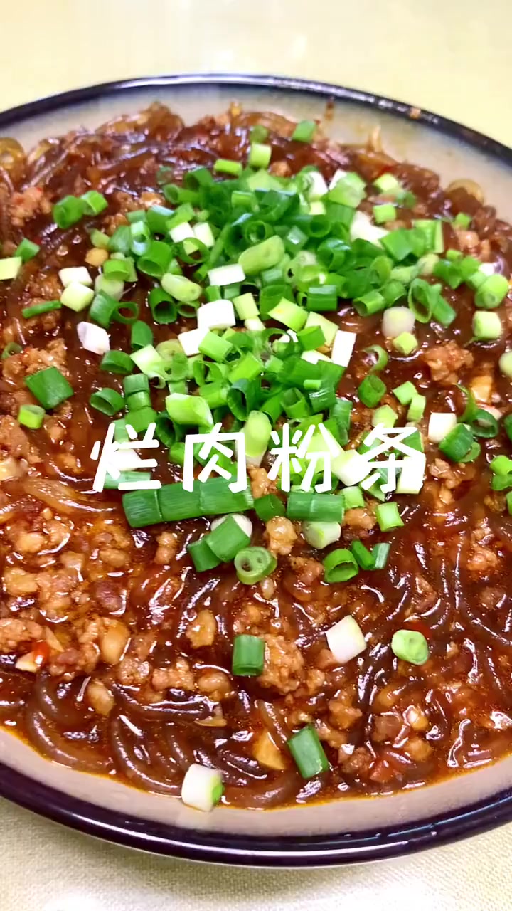 要不是有人拦着，这烂肉粉条我能下两吨饭！