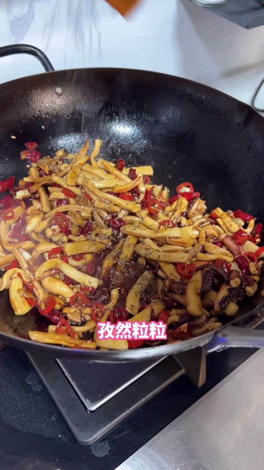 大鲜鱿怎么做好吃?那必须是铁板鲜鱿。没有铁板的想象一个铁板也是可以的~