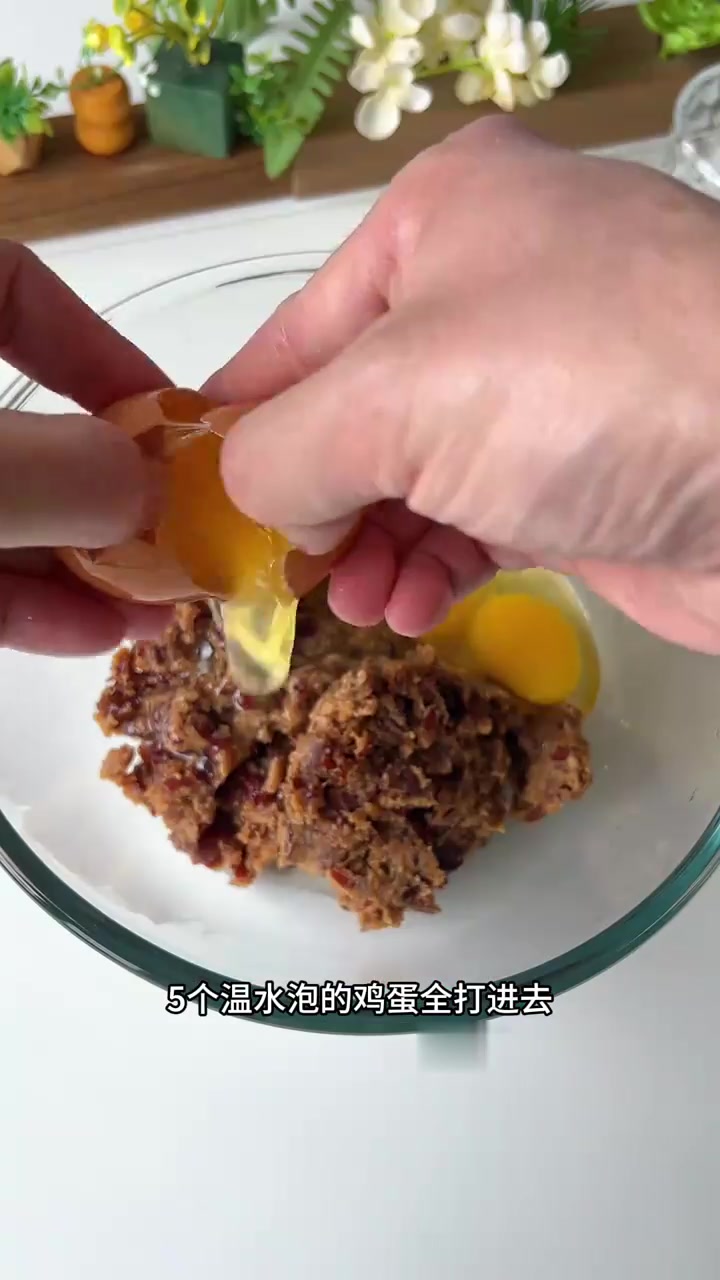 儿时味道的枣泥蛋糕，没人能拒绝这一口的美味！制作和用料都简单，常见食材，回家做吧，空气炸锅