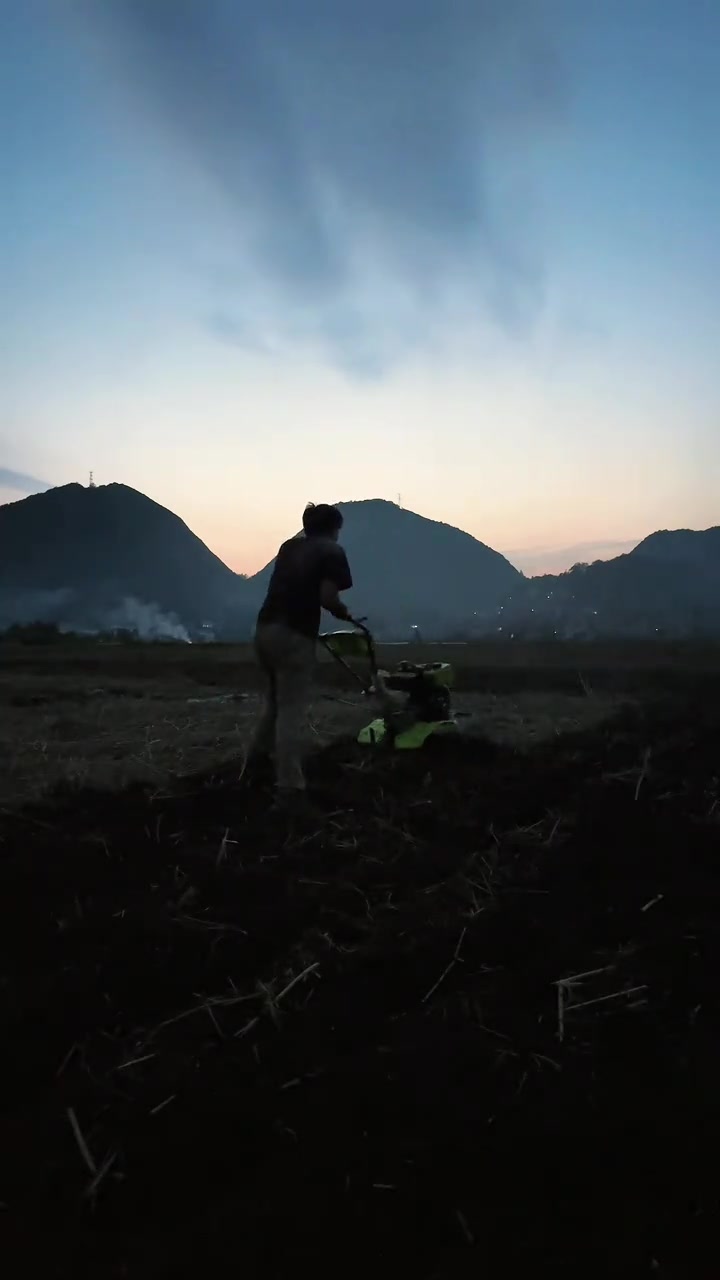 让汗水洒落在田间，地头的每一寸土地，干锅马肉