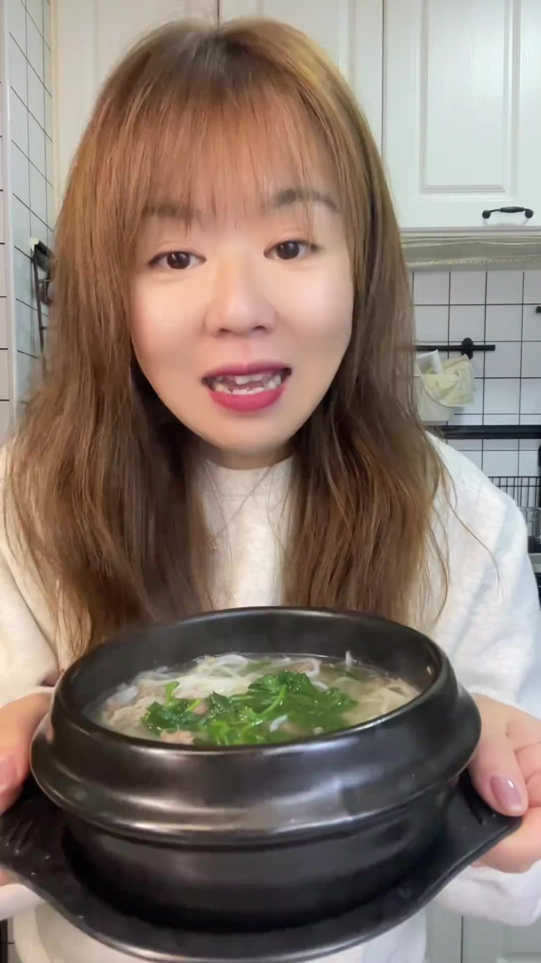 天冷最幸福的是来碗暖汤，羊肉配萝卜超好喝！