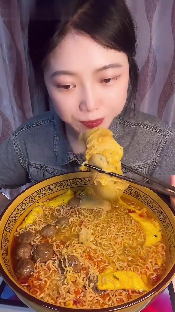 嗦碗香辣潮汕牛肉丸泡面泡面终于有了牛肉味了