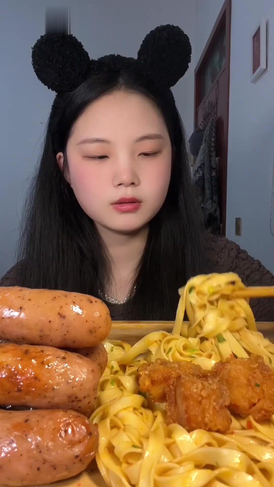 鲜椒味拌面黑胡椒烤肠炸鸡排