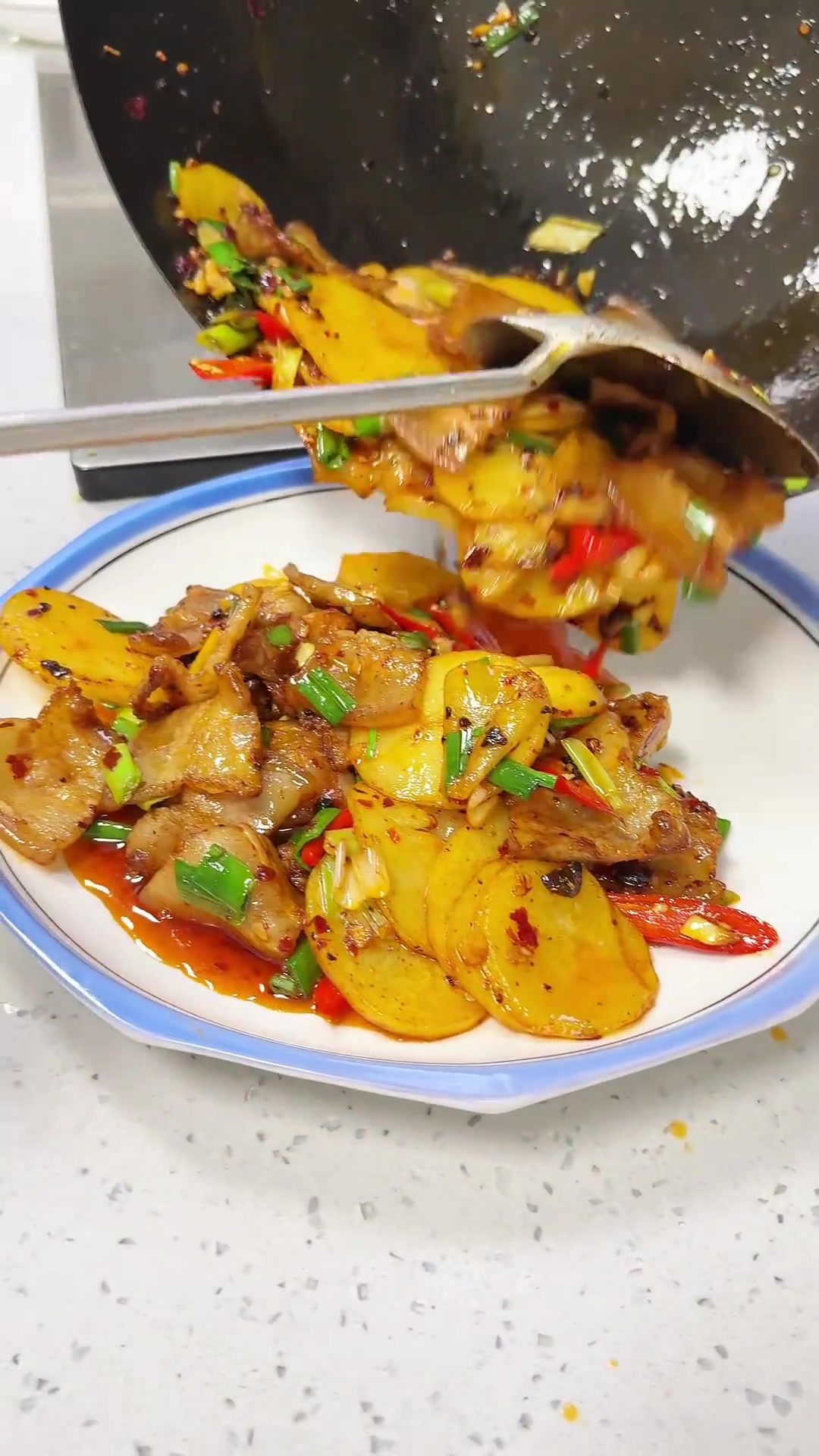 回锅肉不只用青椒,土豆炒也美味