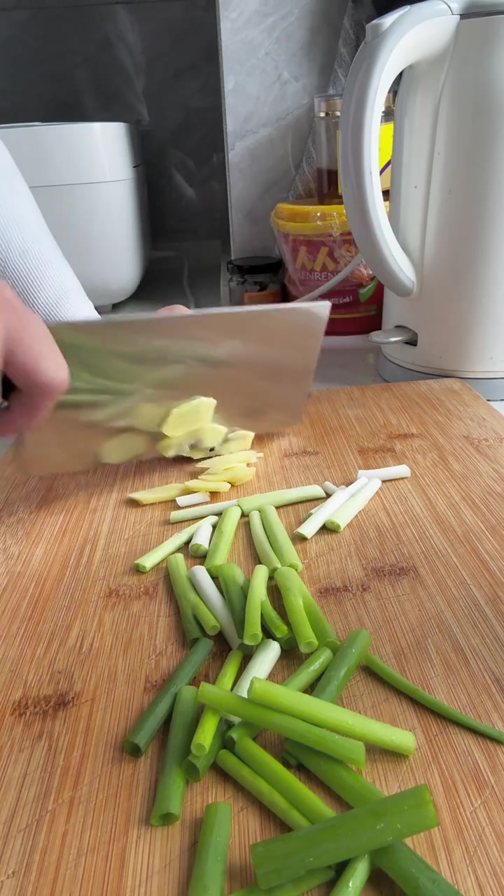 给媳妇做小乌鸡补身体，分享品尝感受！