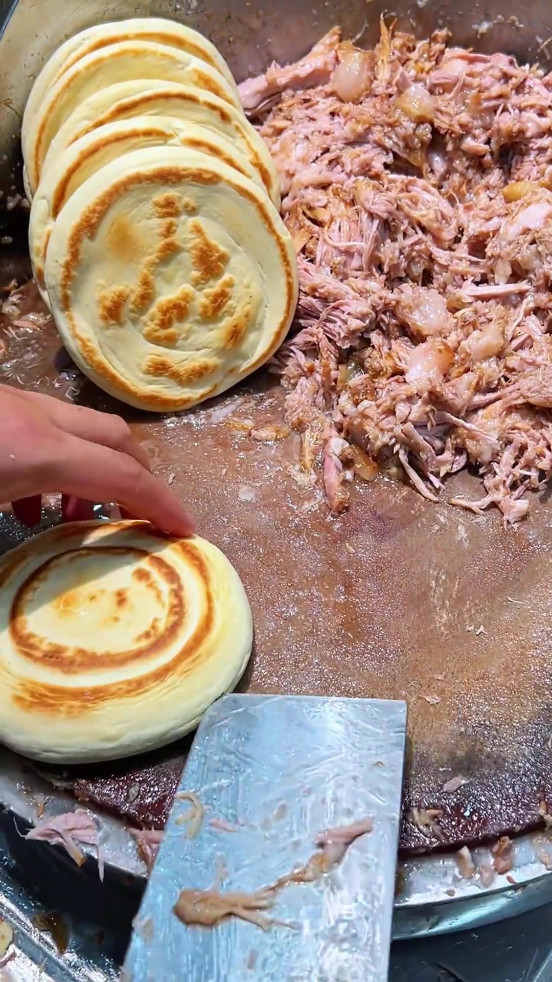 这个肉夹馍怎么这么馋人?特色美食地方小吃 张凌峰肉夹馍
