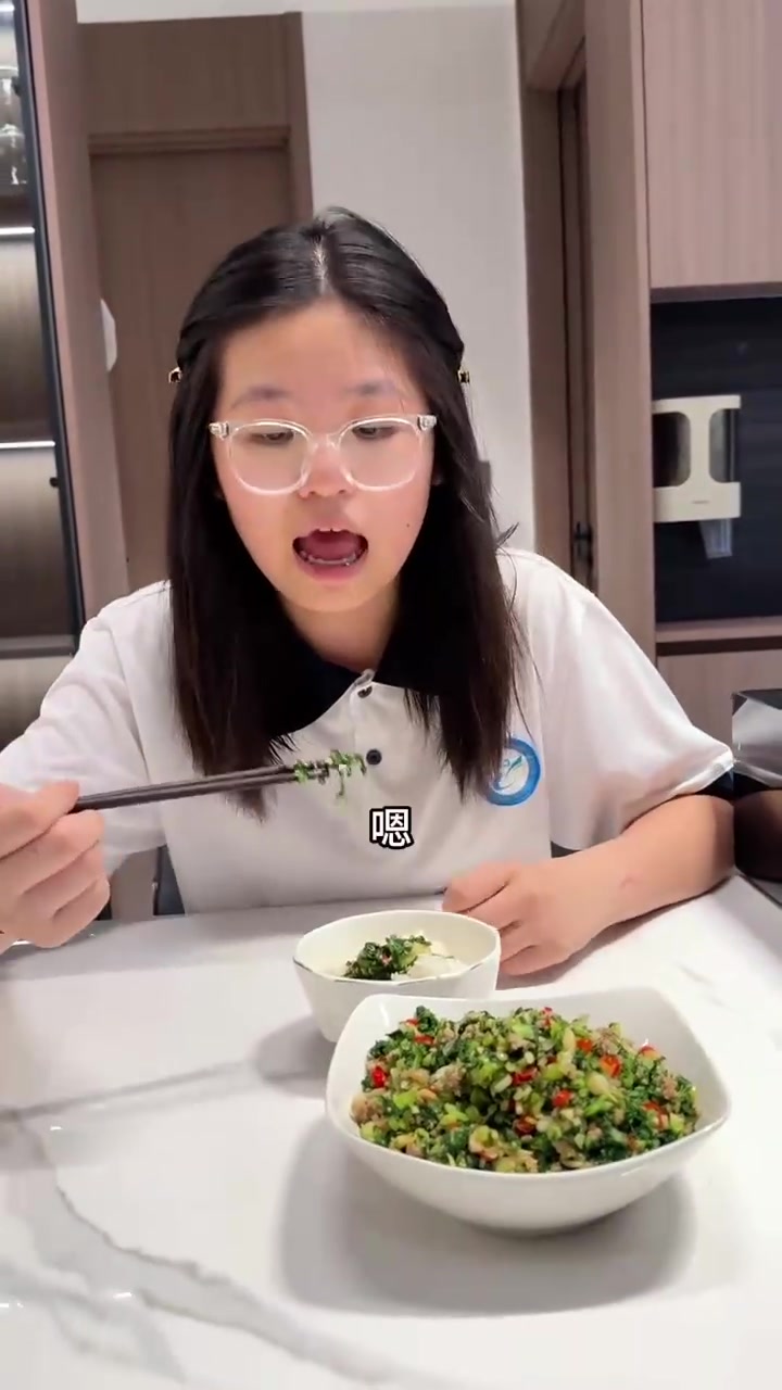 时令蔬菜萝卜苗，就这样炒，做法简单又快速，关键是还贼好吃