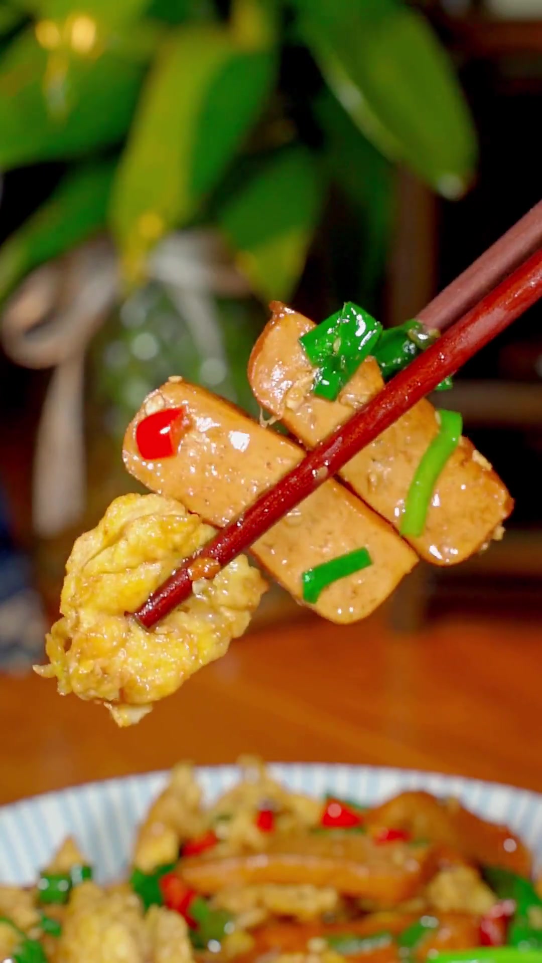 香干炒鸡蛋这样做特别的下饭,你也在家安排起来吧~