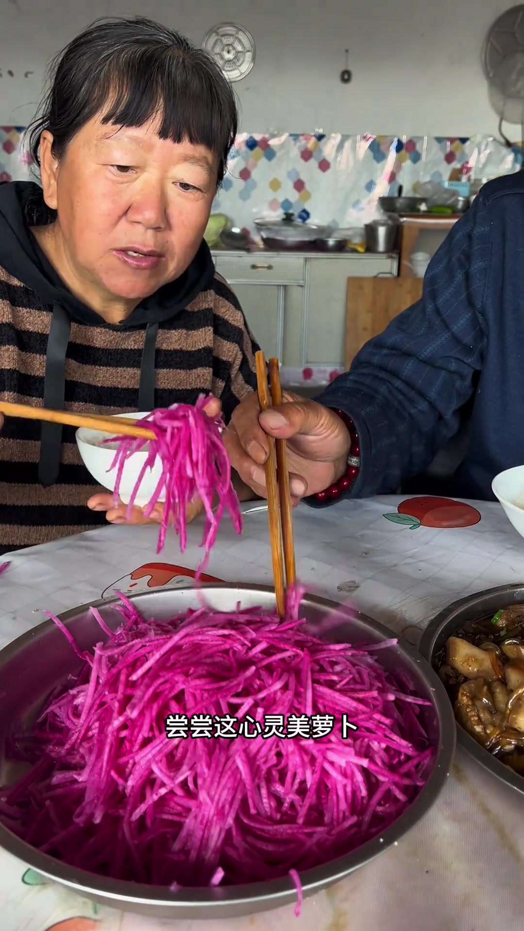 来尝尝地道东北名菜猪肉炖粉条