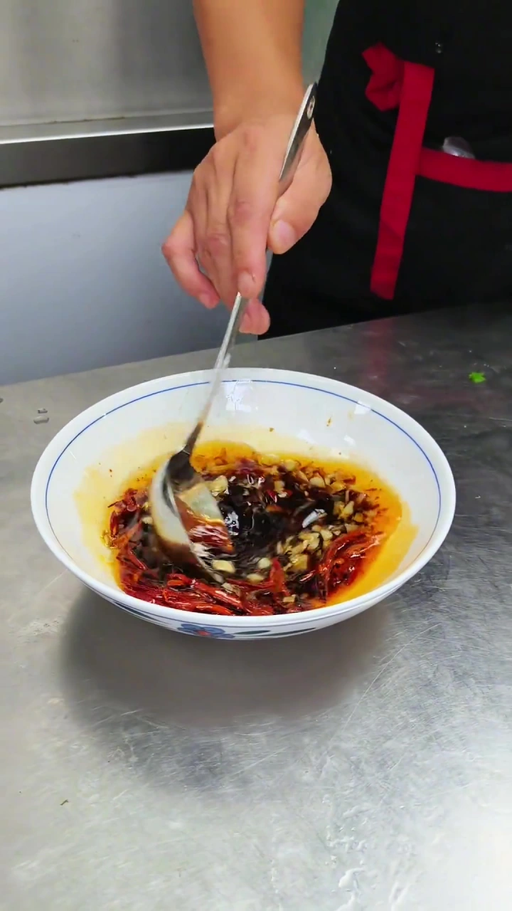 炝拌嫩茼蒿 美食视频 下酒菜 聲悦精致餐厅