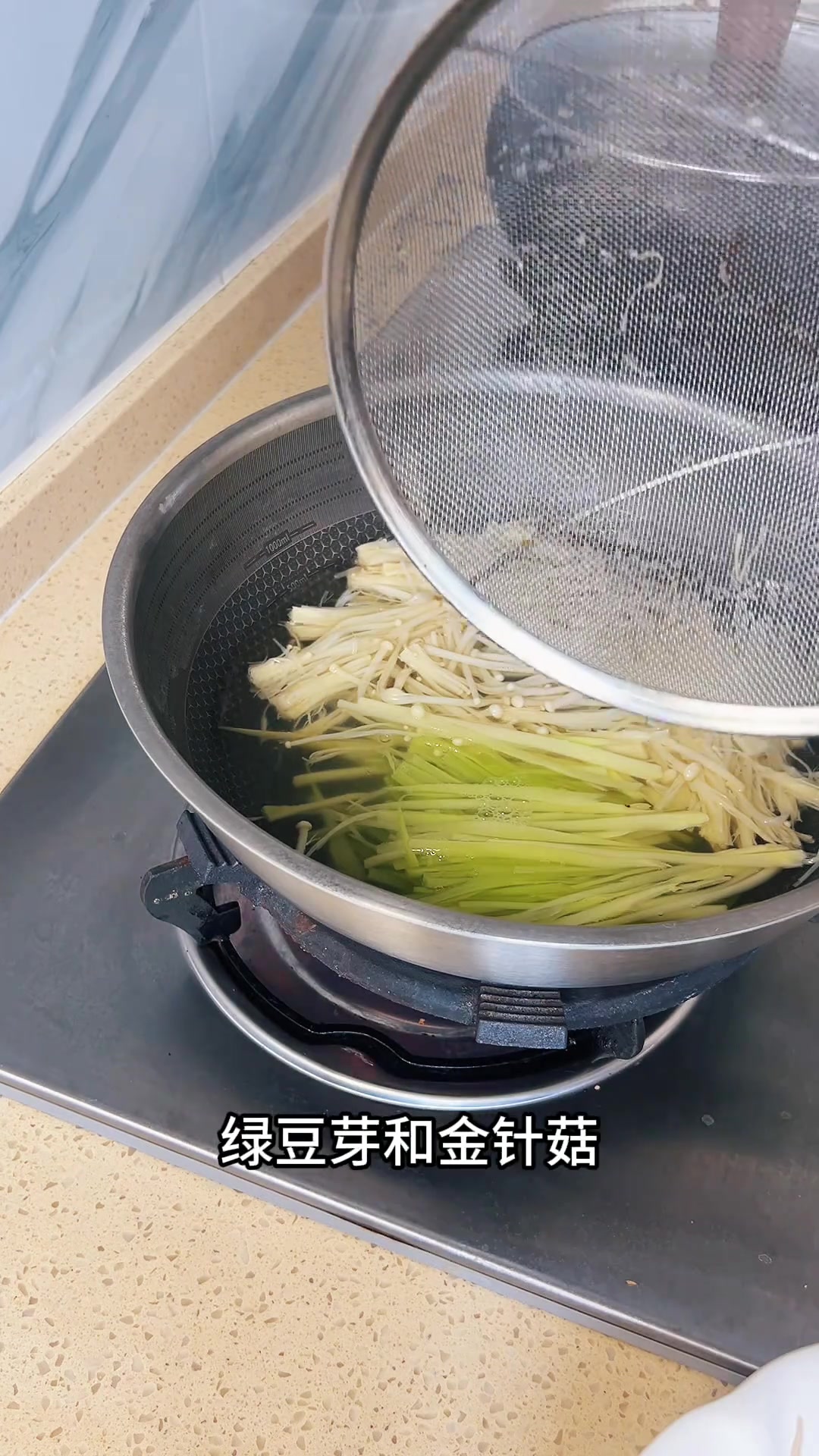 天热没胃口？3分钟搞定这道素凉拌菜，比肉还香