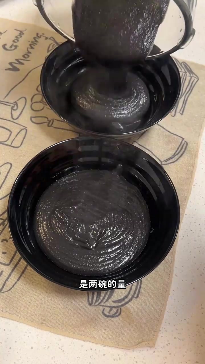 没想到黑芝麻糊炖奶又火了，去不了汕头就自己做一碗吃吃吧