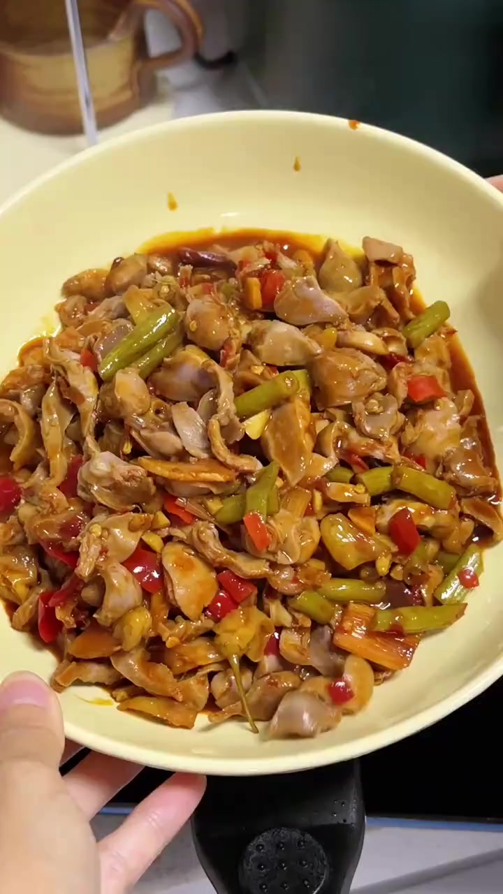 8块钱的鸡胗可以做4大碗米线!酸酸辣辣的专治没胃口～