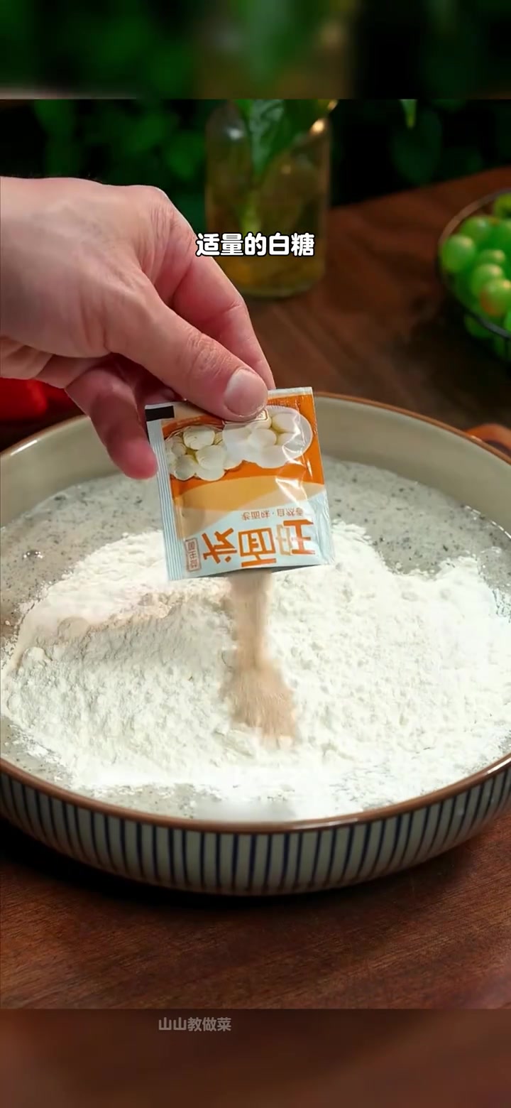 家里有小朋友的一定要学会这个山药黑芝麻发糕，多吃山药对身体好，做法也简单。发糕 山药 发糕