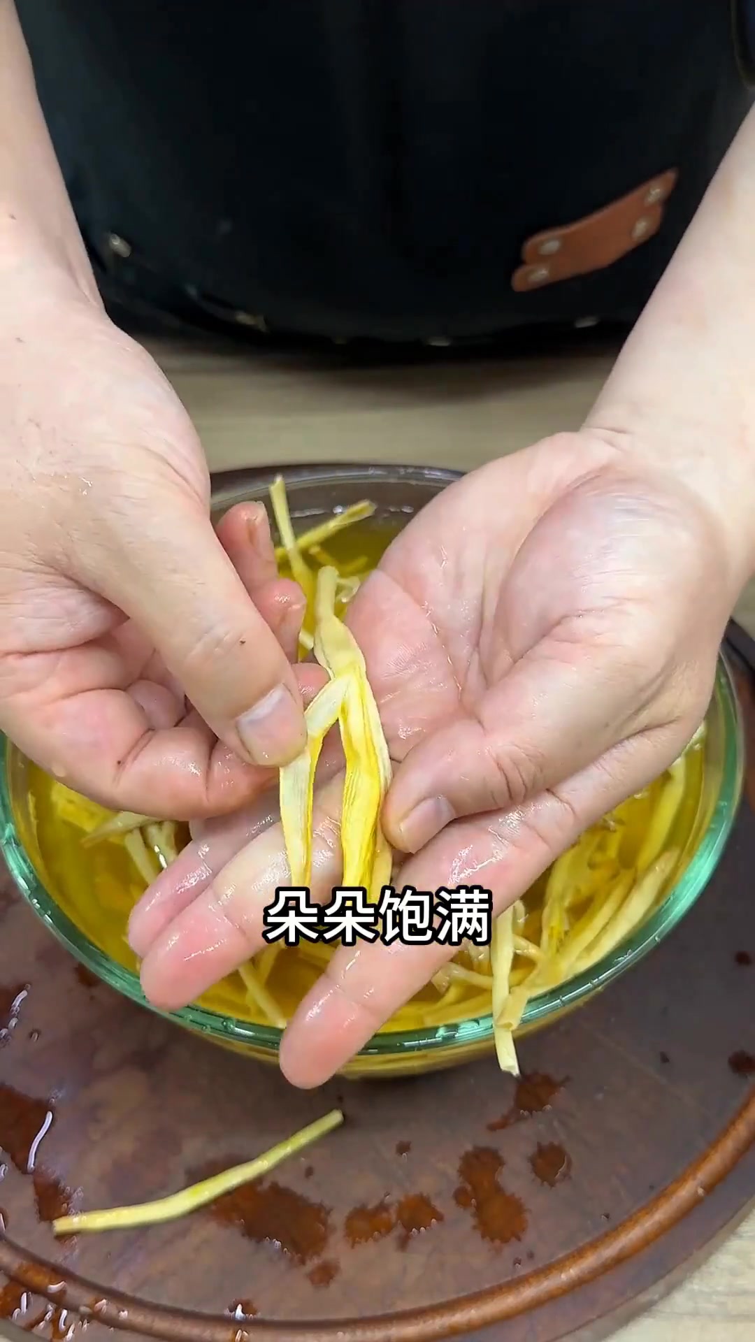 金针菜焖肉，鲜香入味超好吃下饭