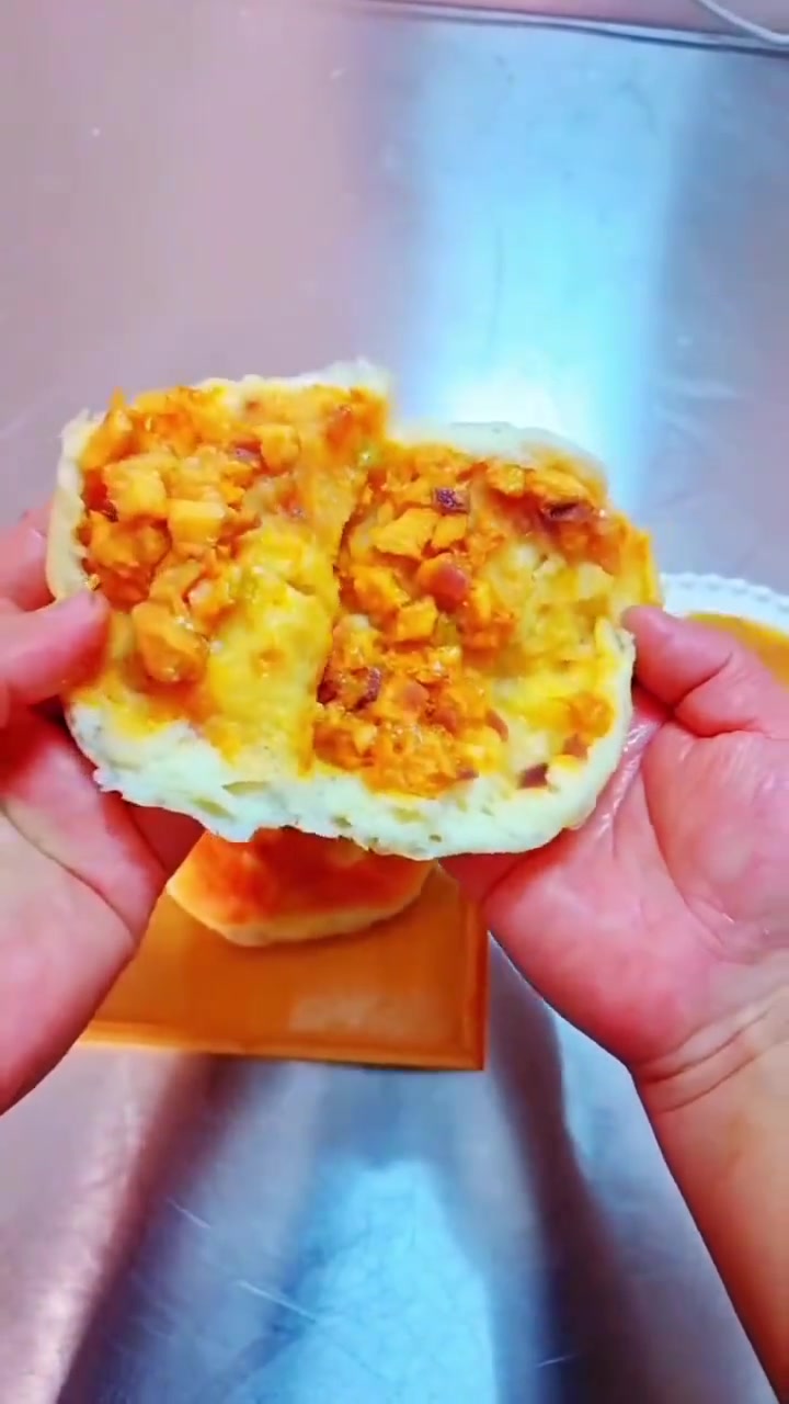 跟着吕小厨学做奥尔良鸡肉馅饼 一个人在家也要好好吃饭 奥尔良鸡肉饼 美食教程持续更新 佳佳