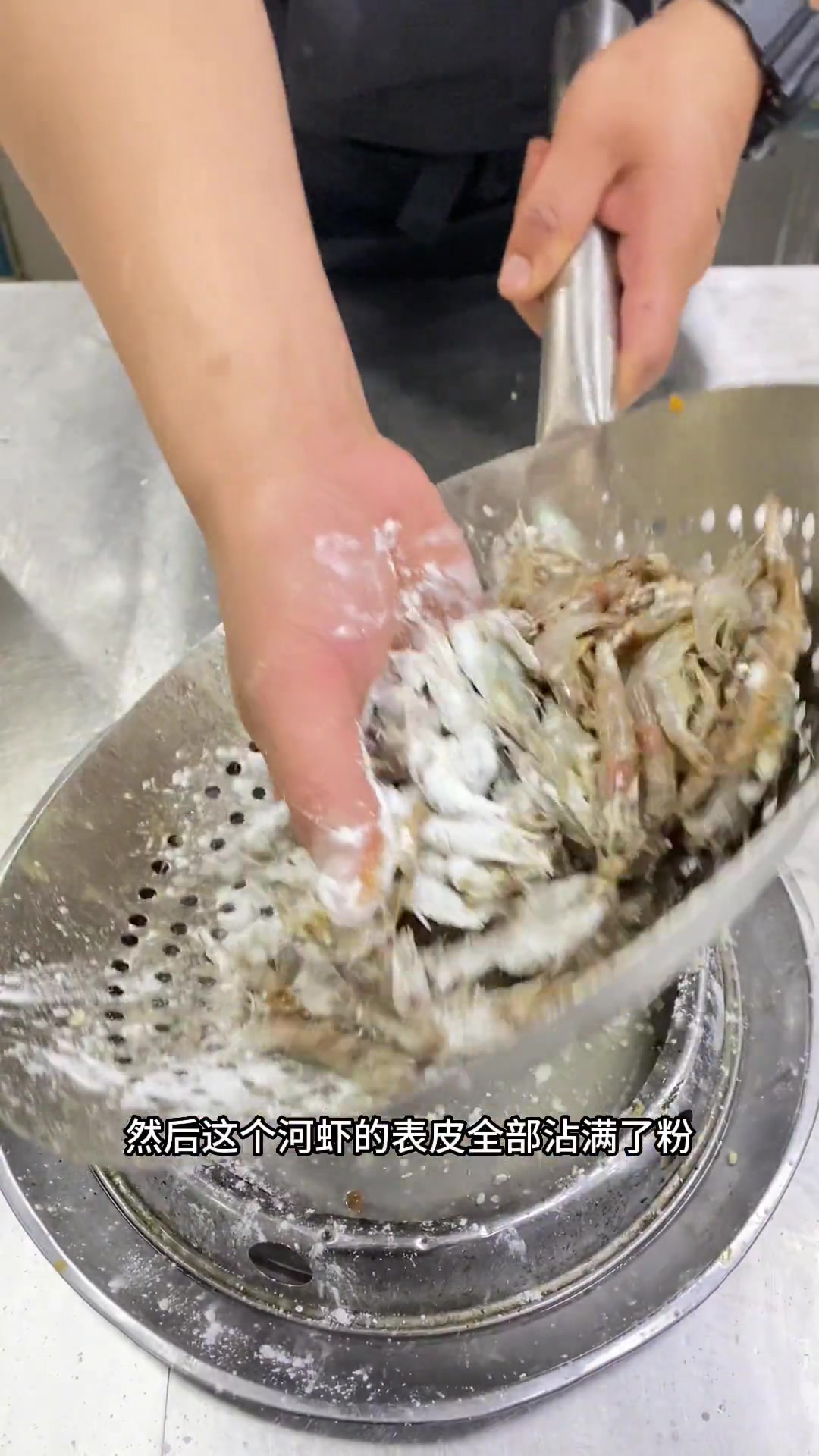 小河虾这样做想不酥脆都难味道鲜鲜的喜欢的朋友们做起来