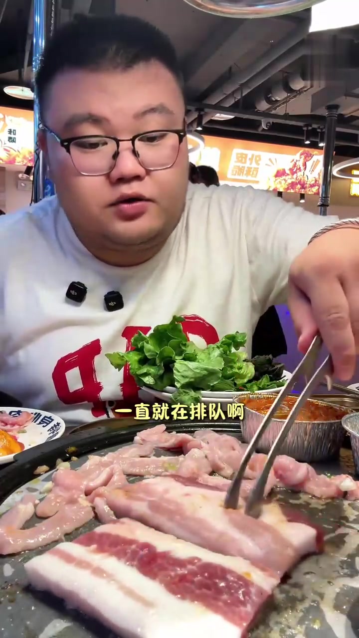两个人在古鲁特人均两位数吃自助烤肉畅吃，全场只要看得到的菜品都是不限量