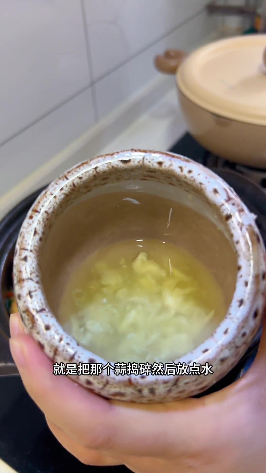 在家自制超好吃麻辣烫，这油条浸满汤汁一口爆汁！