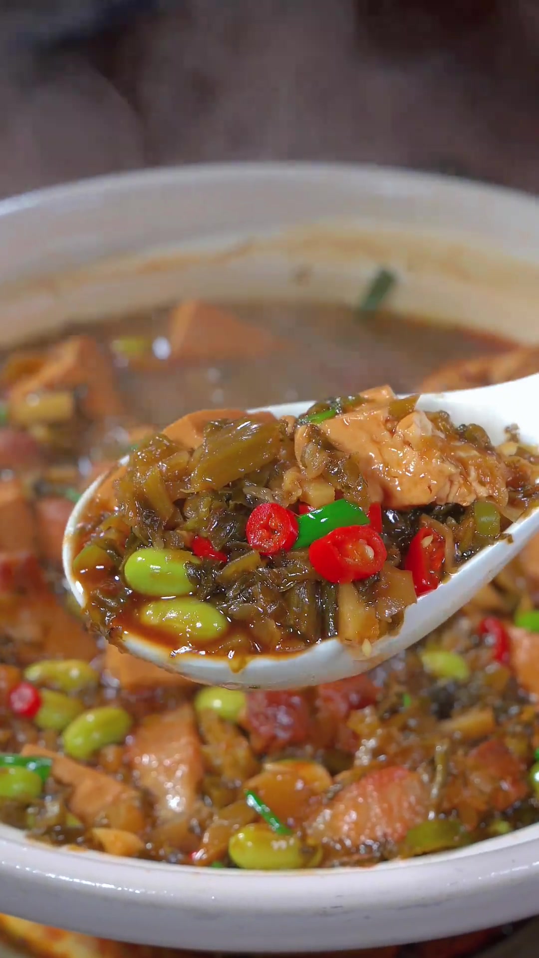 每天不知道吃什么，这道咸菜炖豆腐你一定要试试，鲜香入味好吃又下饭~