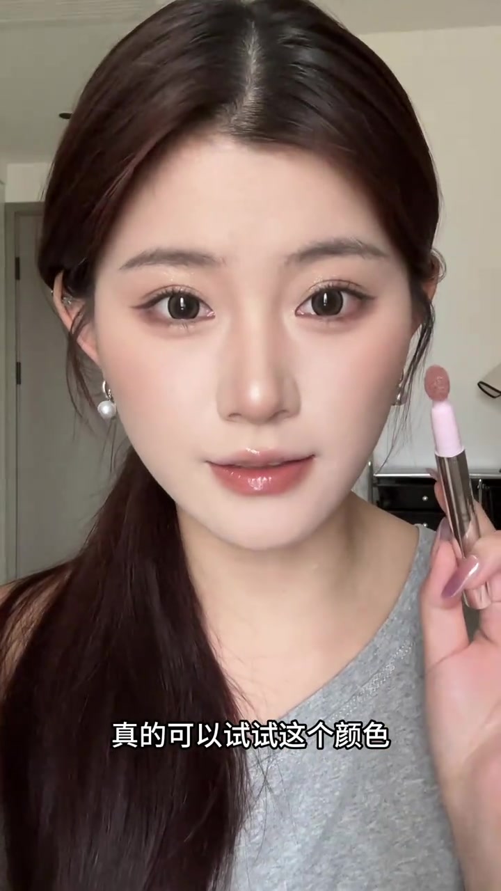 平时化妆不知涂啥口红？看看这支乌龙奶茶色