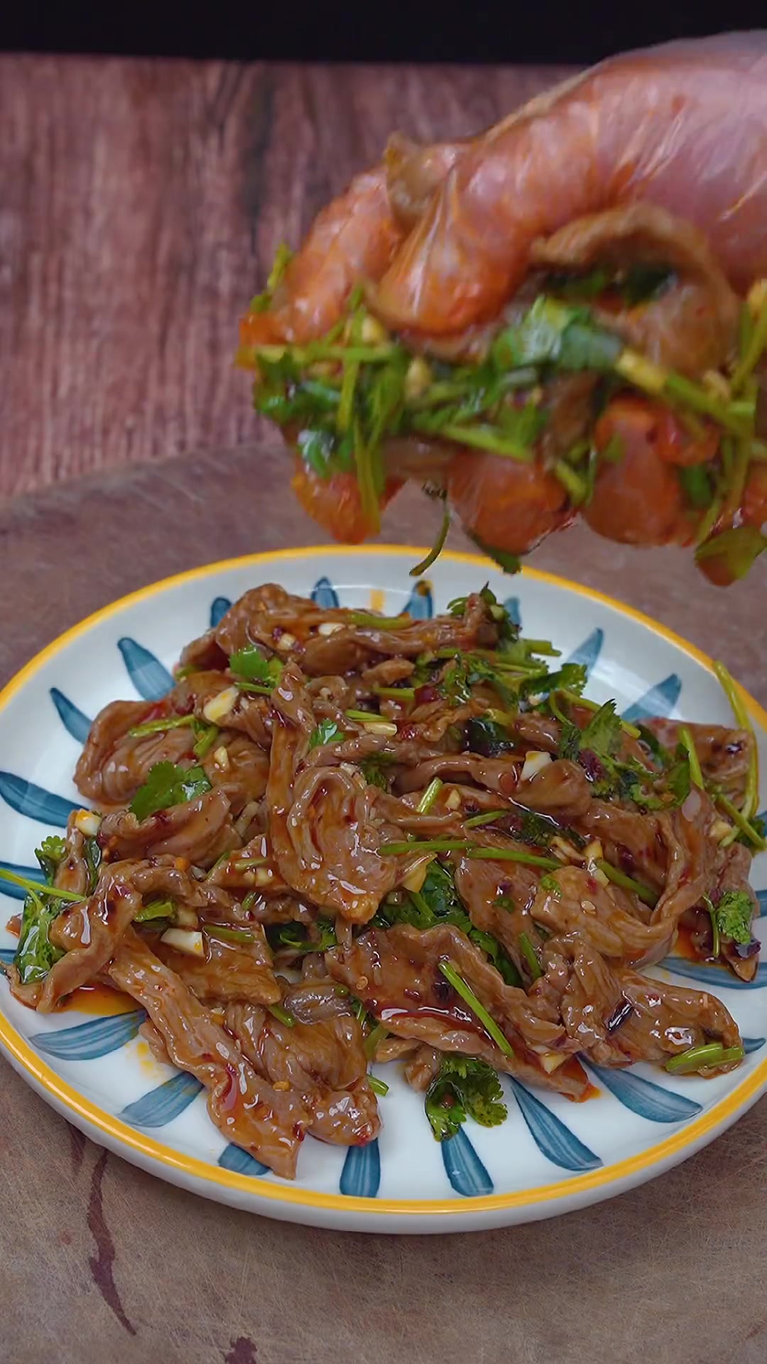 今天教做凉拌牛肉，做法简单，味道超棒