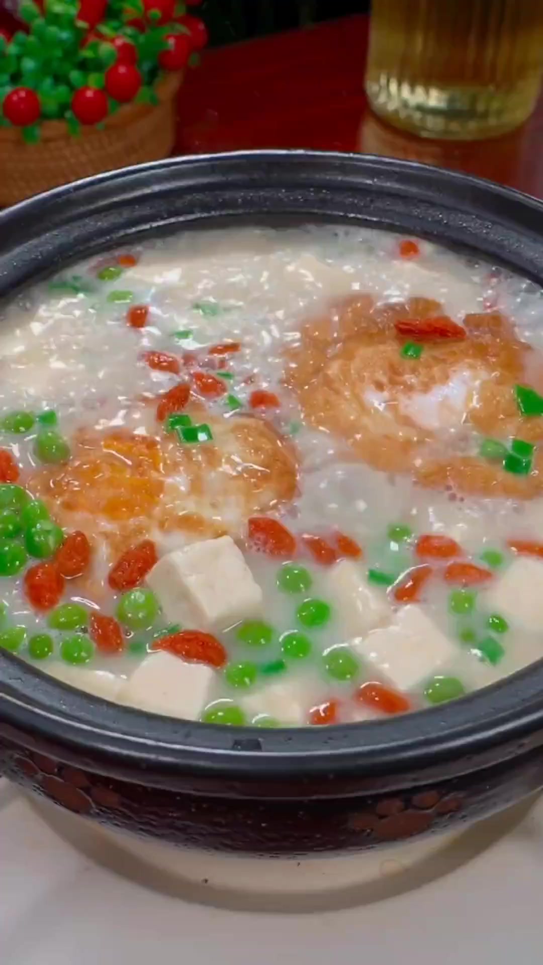 这样做的鲫鱼汤无鱼刺，汤汁浓郁，鲜美好喝