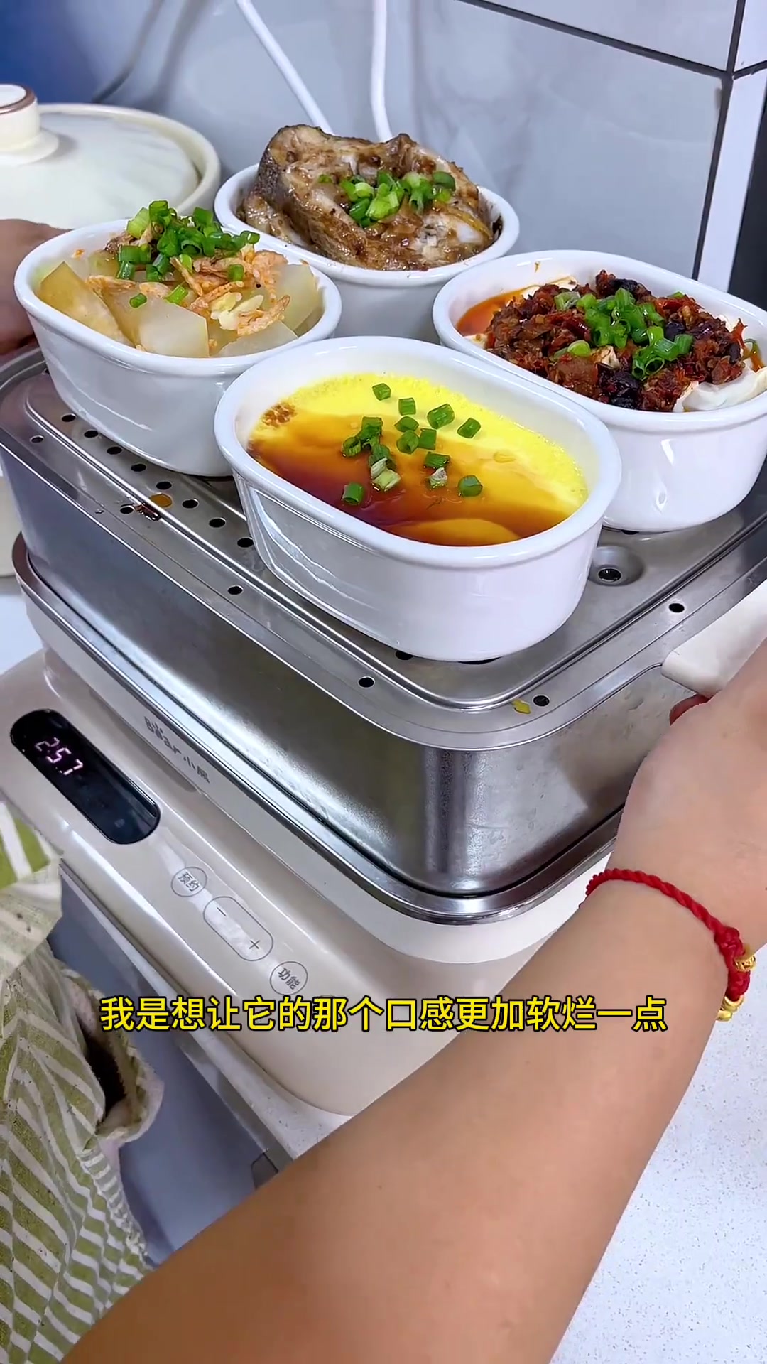 今天我做了小碗蒸菜,去看一下我大伯