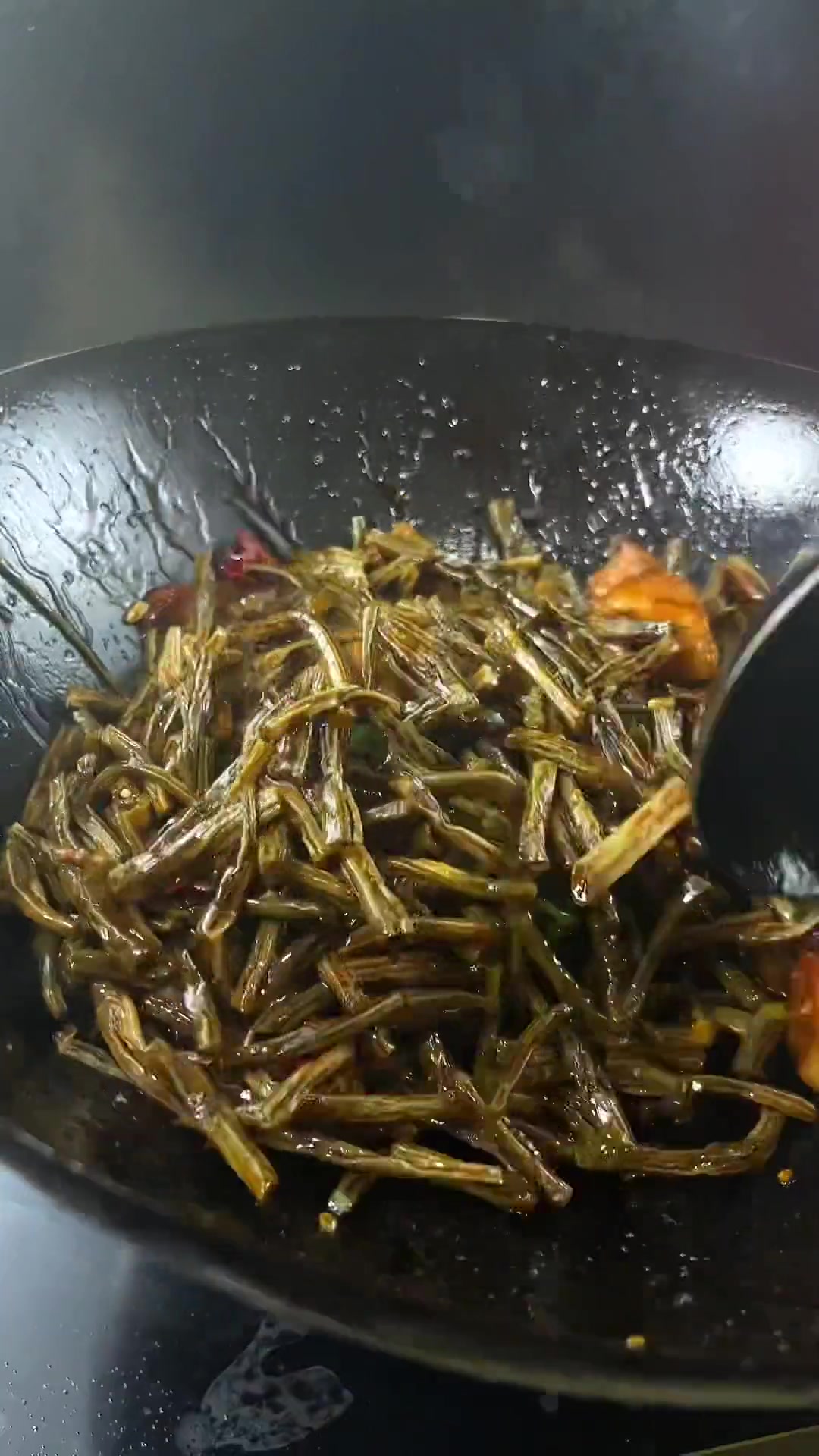 干豆角烧肉,软糯干香,好吃又下饭