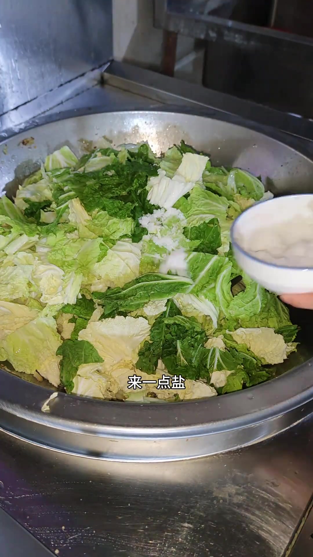 今日午餐，炝炒大白菜。蒜薹炒回锅肉