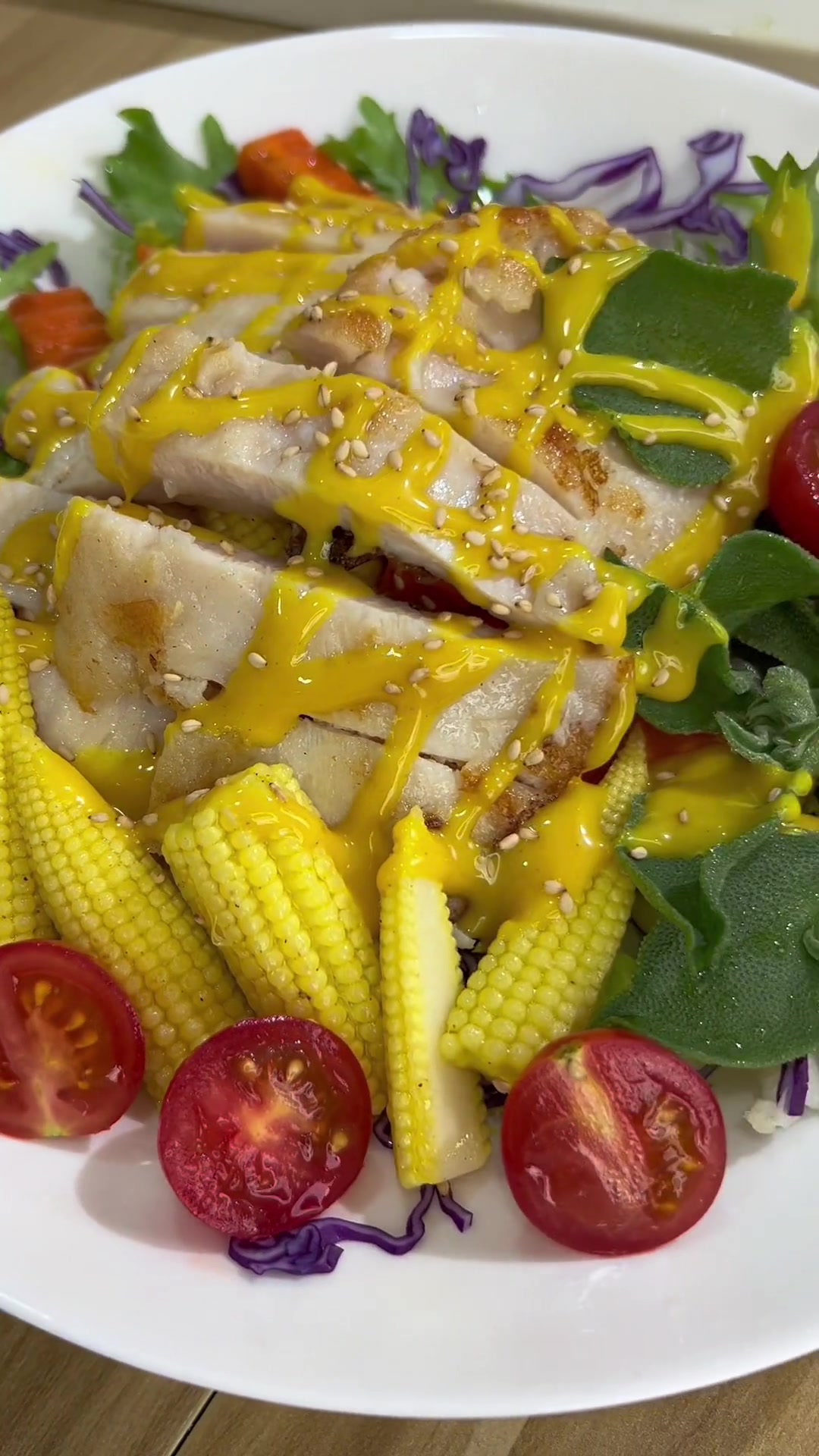 香煎鸡排配时蔬春天的标,健康又美味非常奈斯