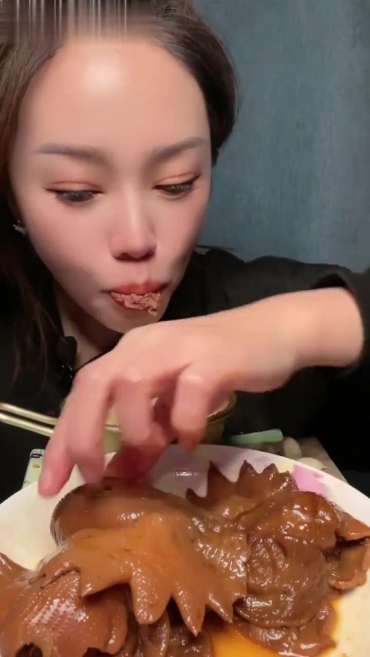 超大的公鸡头,软软的,跟布丁似的