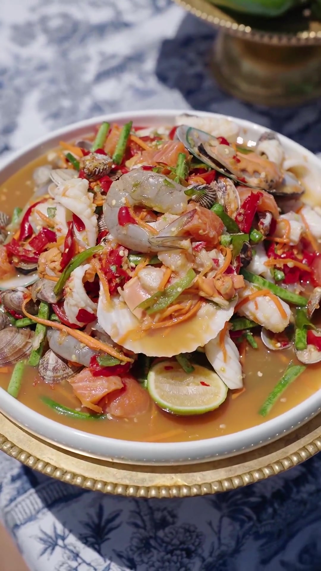 主打酸辣的凉拌海鲜，边做边流口水