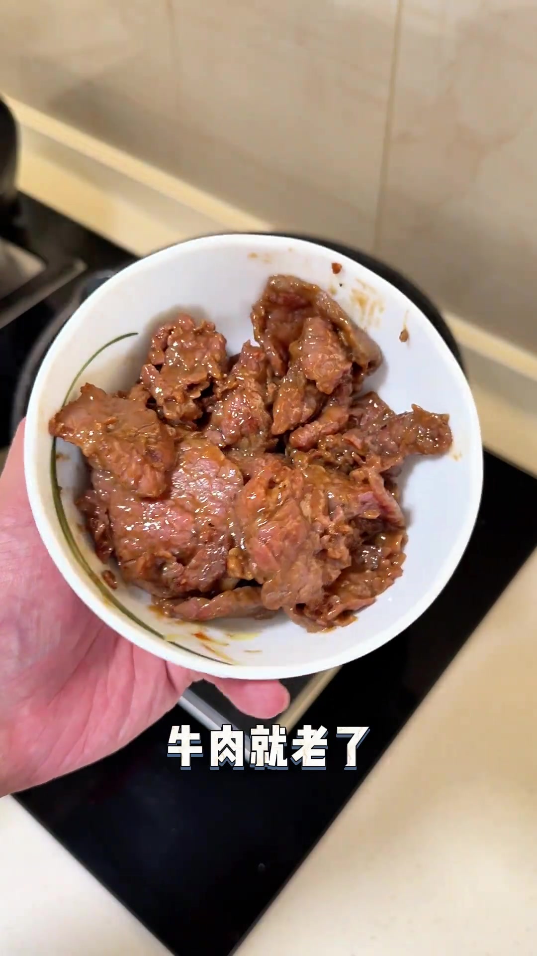 自己做黑椒牛肉披萨，料足制作还方便