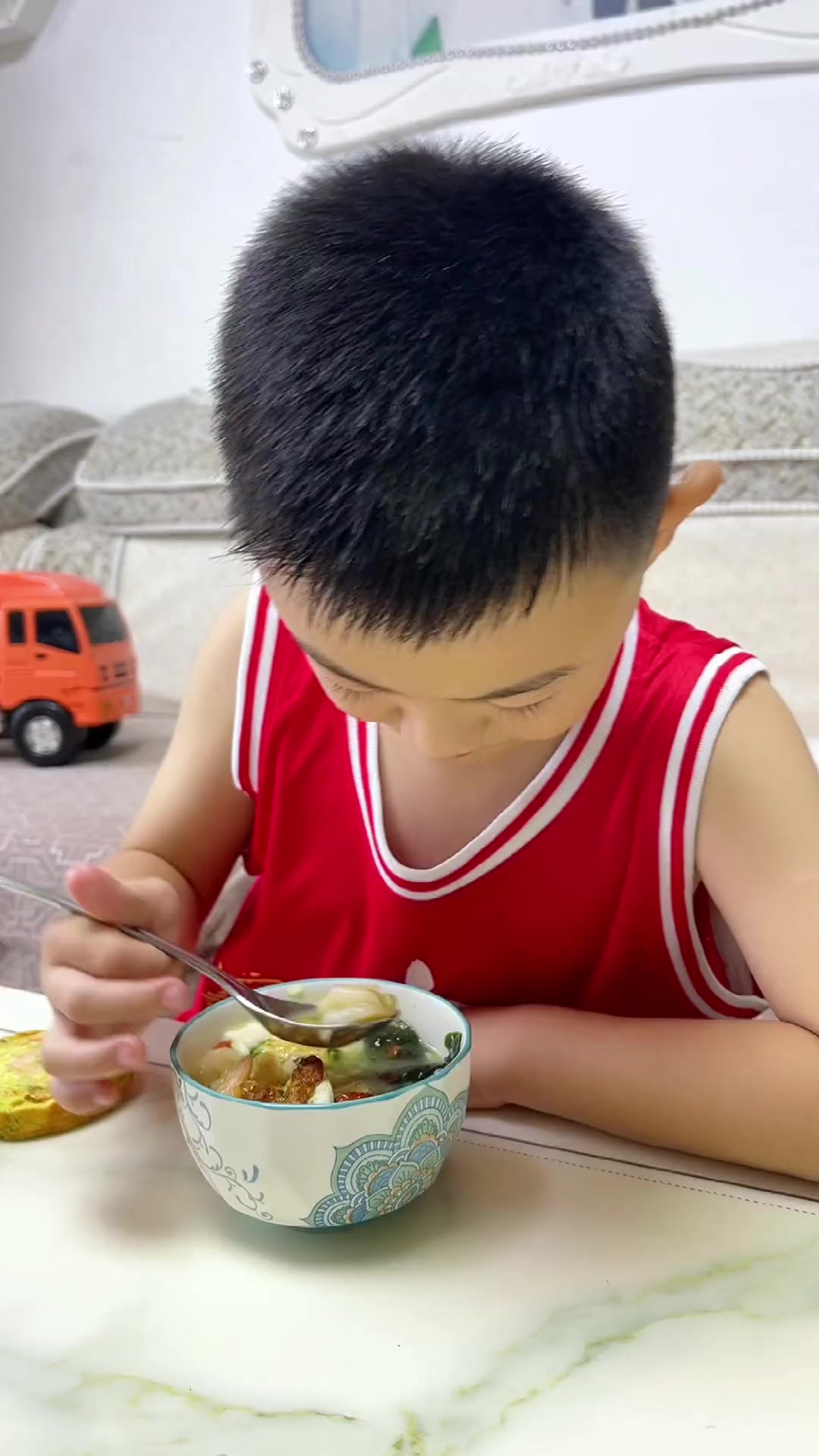 孩子吃饭不能将就,裙带菜虾仁汤和蔬菜虾仁饼超赞