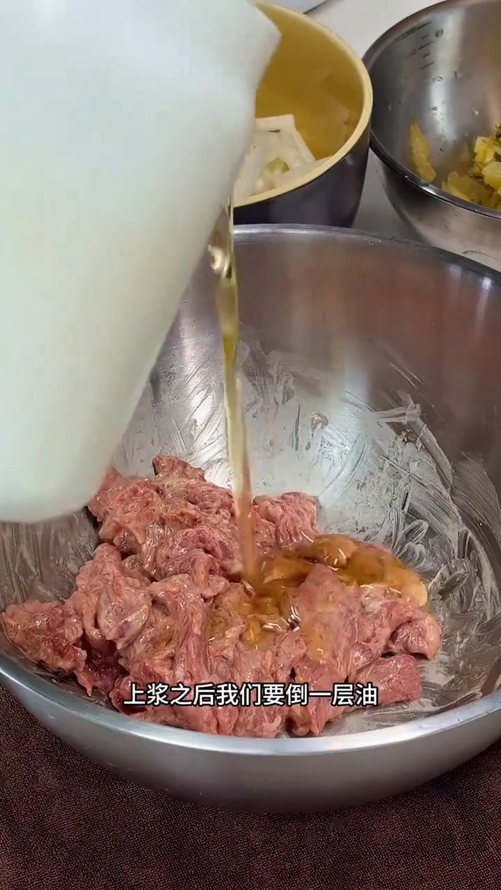 讨师酸菜泡椒牛肉米线，一口就爱到不行！