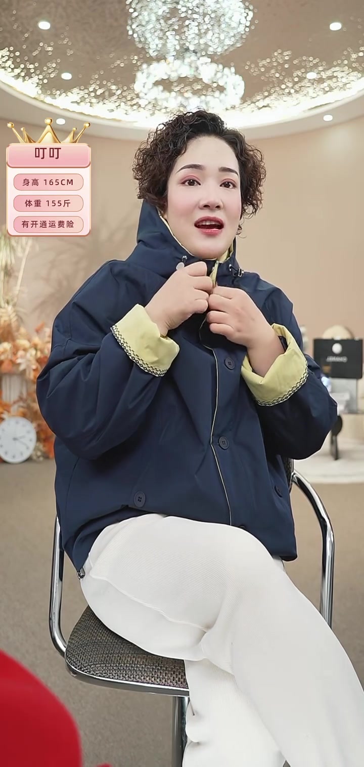 家人们，卡洛町大码女装120-200斤冬新款连帽撞色下摆抽绳派克服棉衣2537真心推荐，买