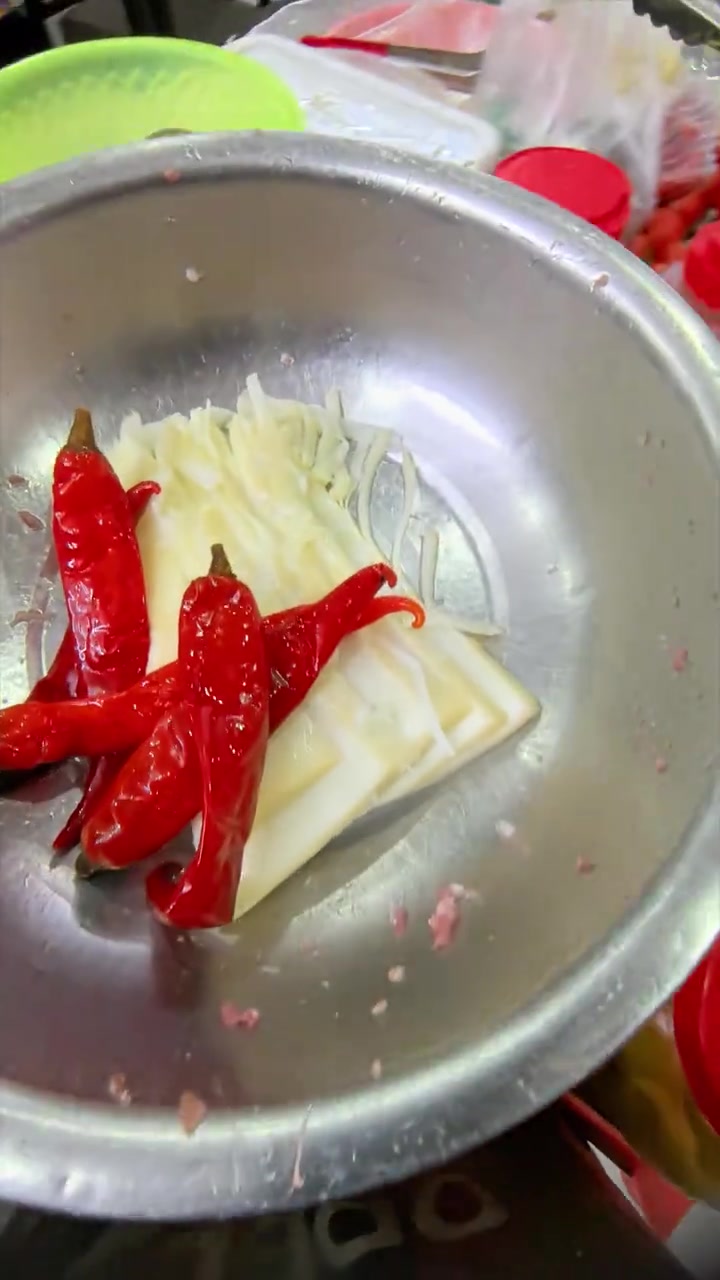 猪肉佬的工作餐，酸笋炒隔山肉