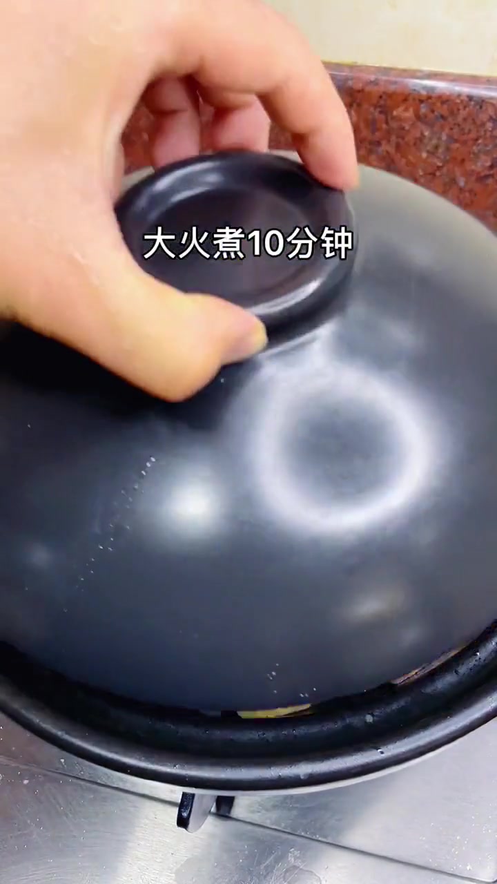 砂锅鱼头煲，简单做法家常菜肉嫩味美好吃下饭菜