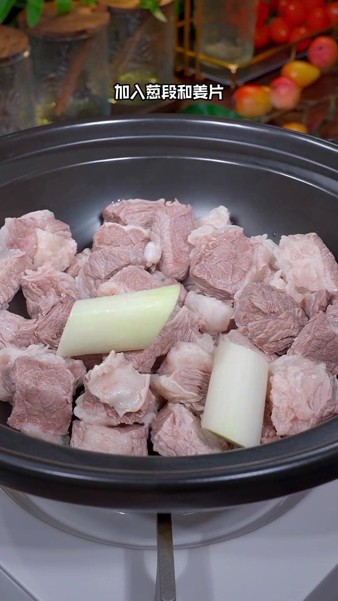 天冷想吃萝卜炖牛肉？这样做汤鲜味美，快多喝！