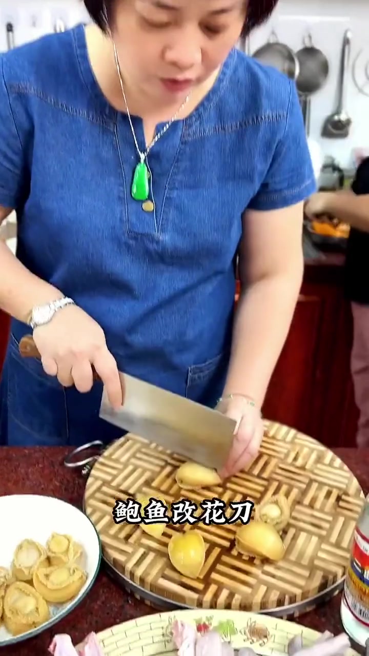 海参鲍鱼焖鹅掌翼，这个做法汁都可以吃完