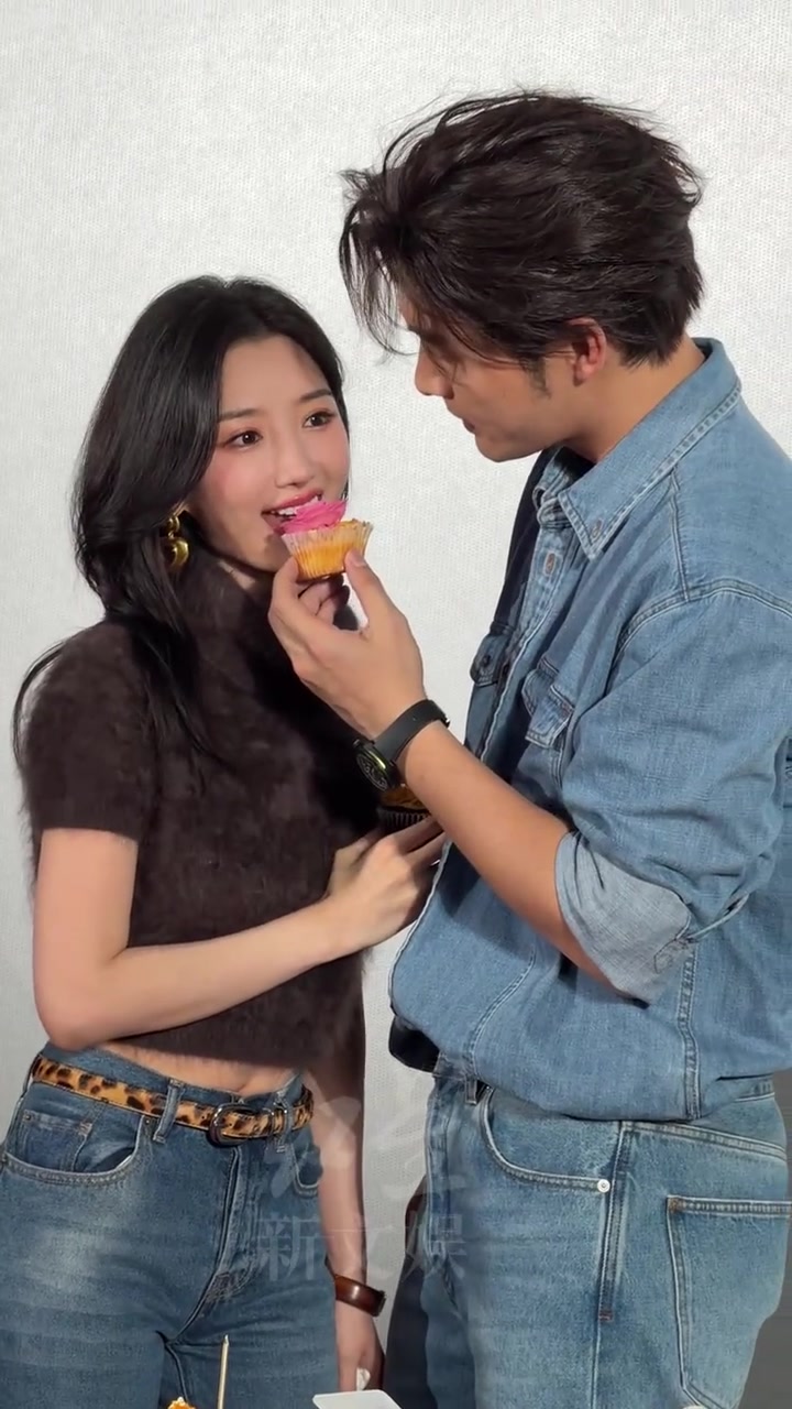 对 张彬彬 的大手有了实感,跟 毛晓彤 站在一起的体型差真的绝了!余生有涯 余生有涯抖音追