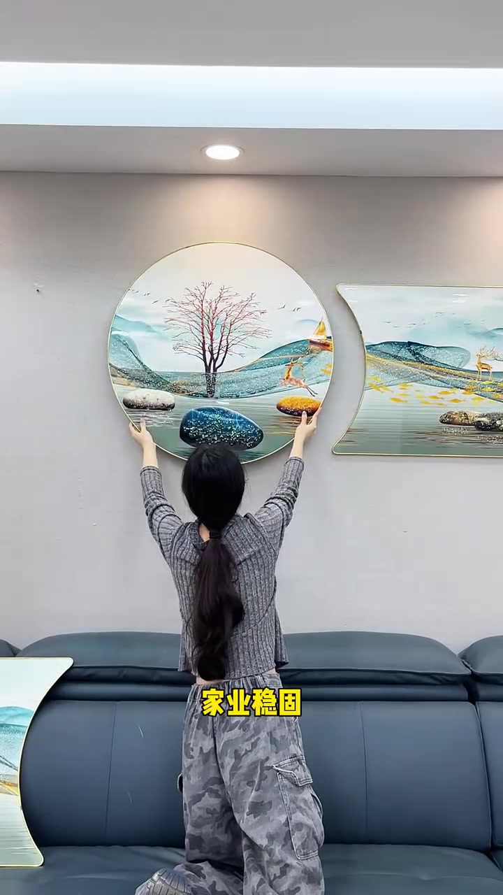 咱家空墙面不知道该如何装饰,快来看看这副装饰画绝对配的上咱家墙面!沙发背景三联画  装饰画