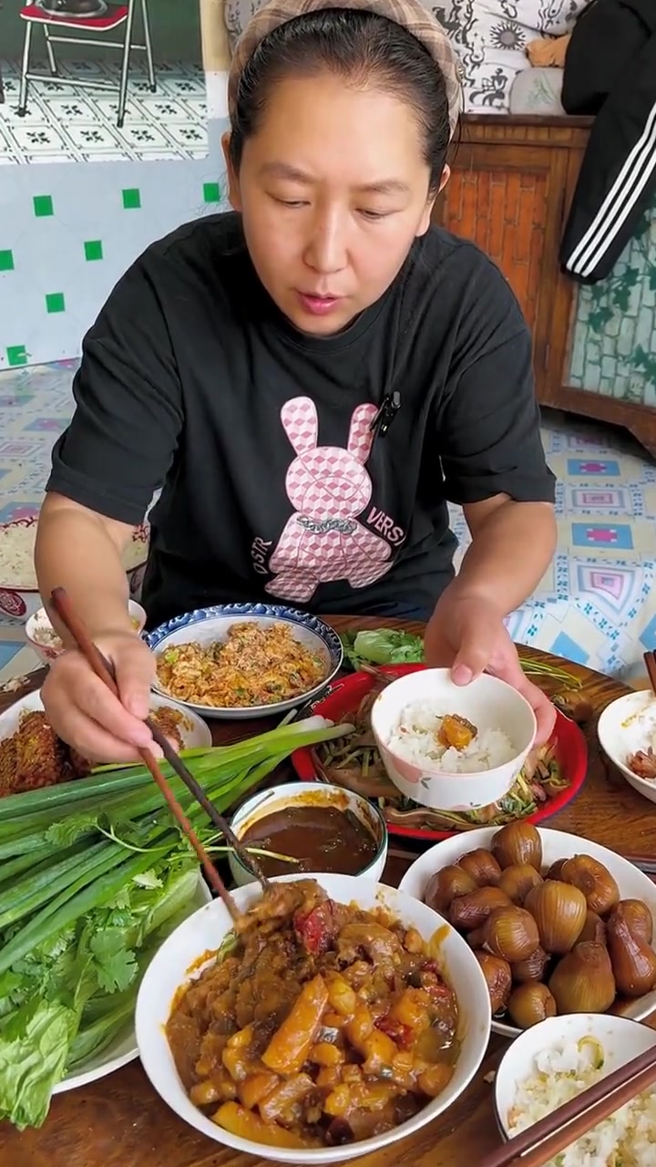 东北农村生活里的虾酱和土豆酱家常菜