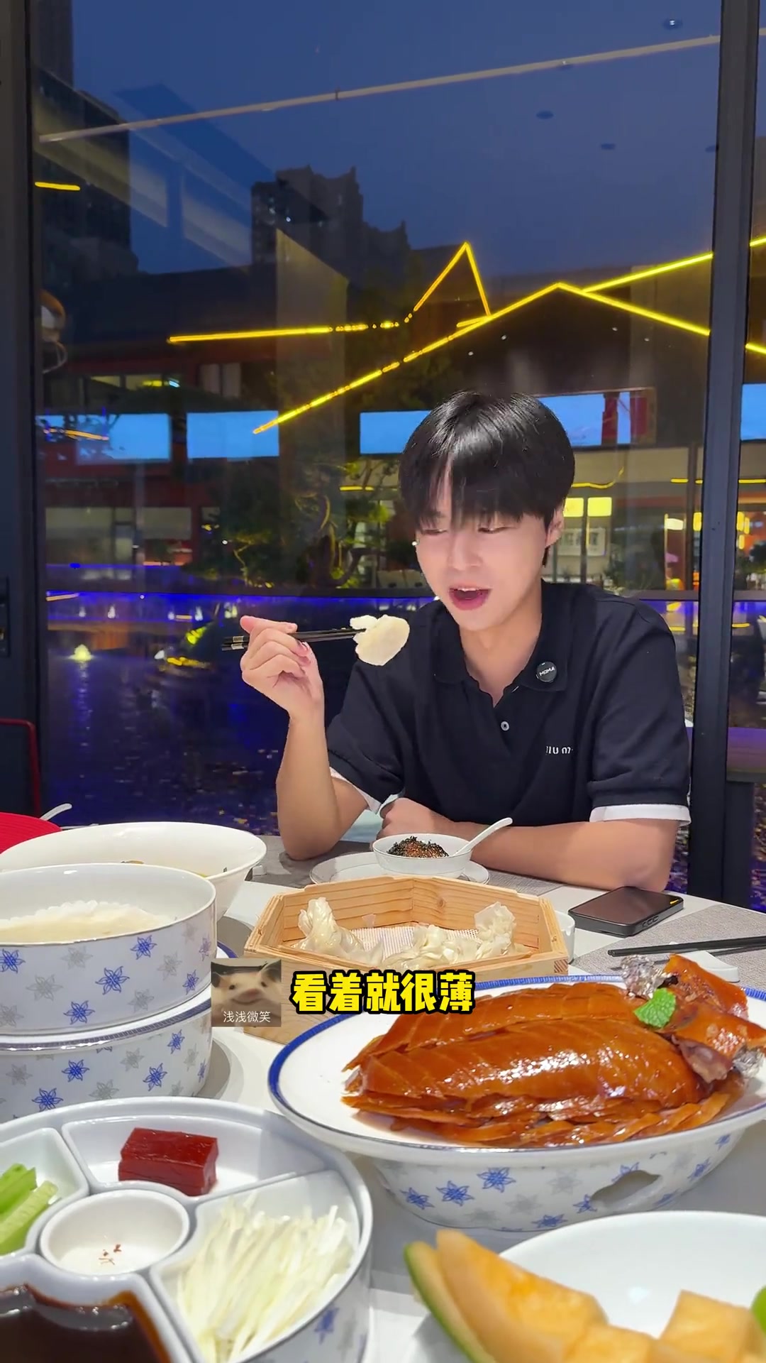 这里环境真的很好，完全是一种享受～重点是果木烤鸭真的好香！