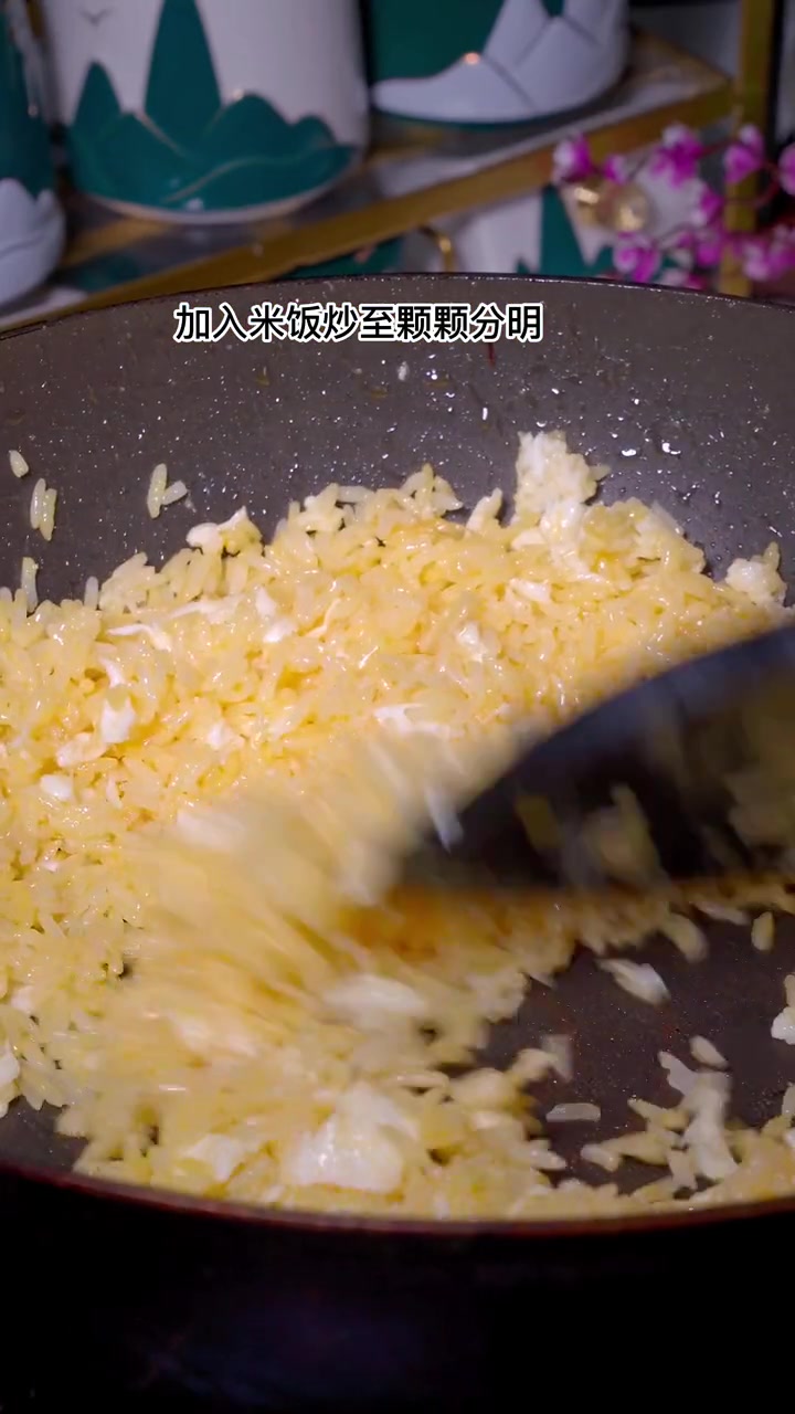 家里有剩饭的，可以做个泰式咖喱炒饭，太好吃了~