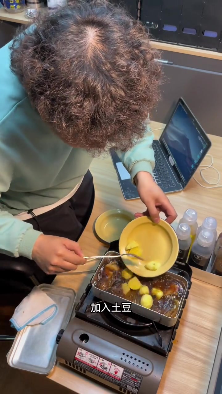 尝尝东北四大名菜之一——小鸡炖蘑菇