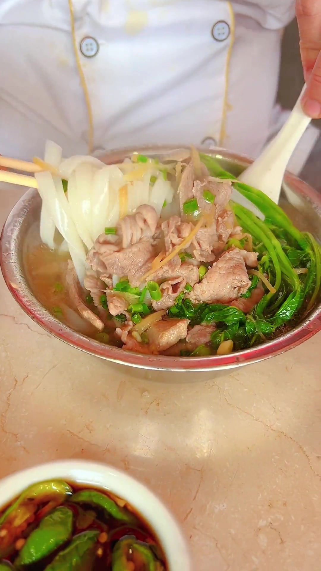 一碗简简单单的猪什汤河粉
