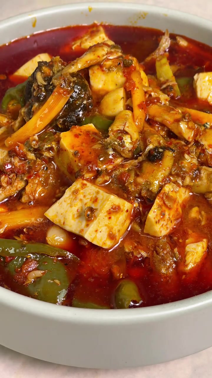 洱海打回来的生态弓鱼，一鱼两吃香辣小鱼、香煎小鱼干